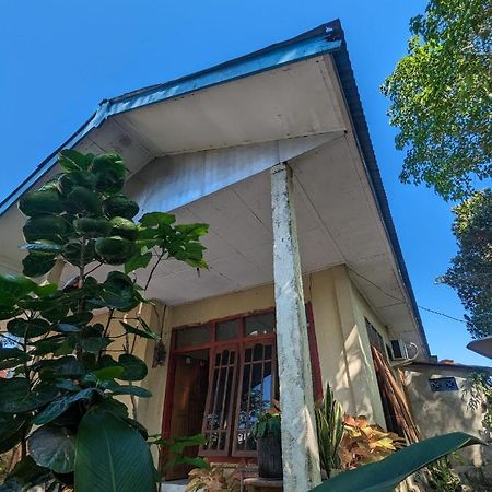 Agus Family Homestay Labuan Bajo Buitenkant foto