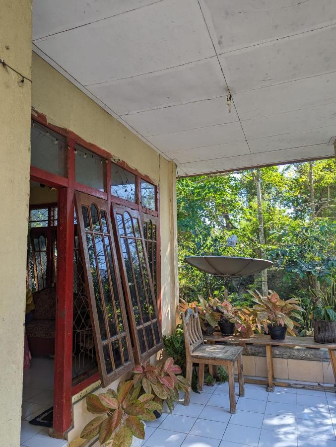 Agus Family Homestay Labuan Bajo Buitenkant foto